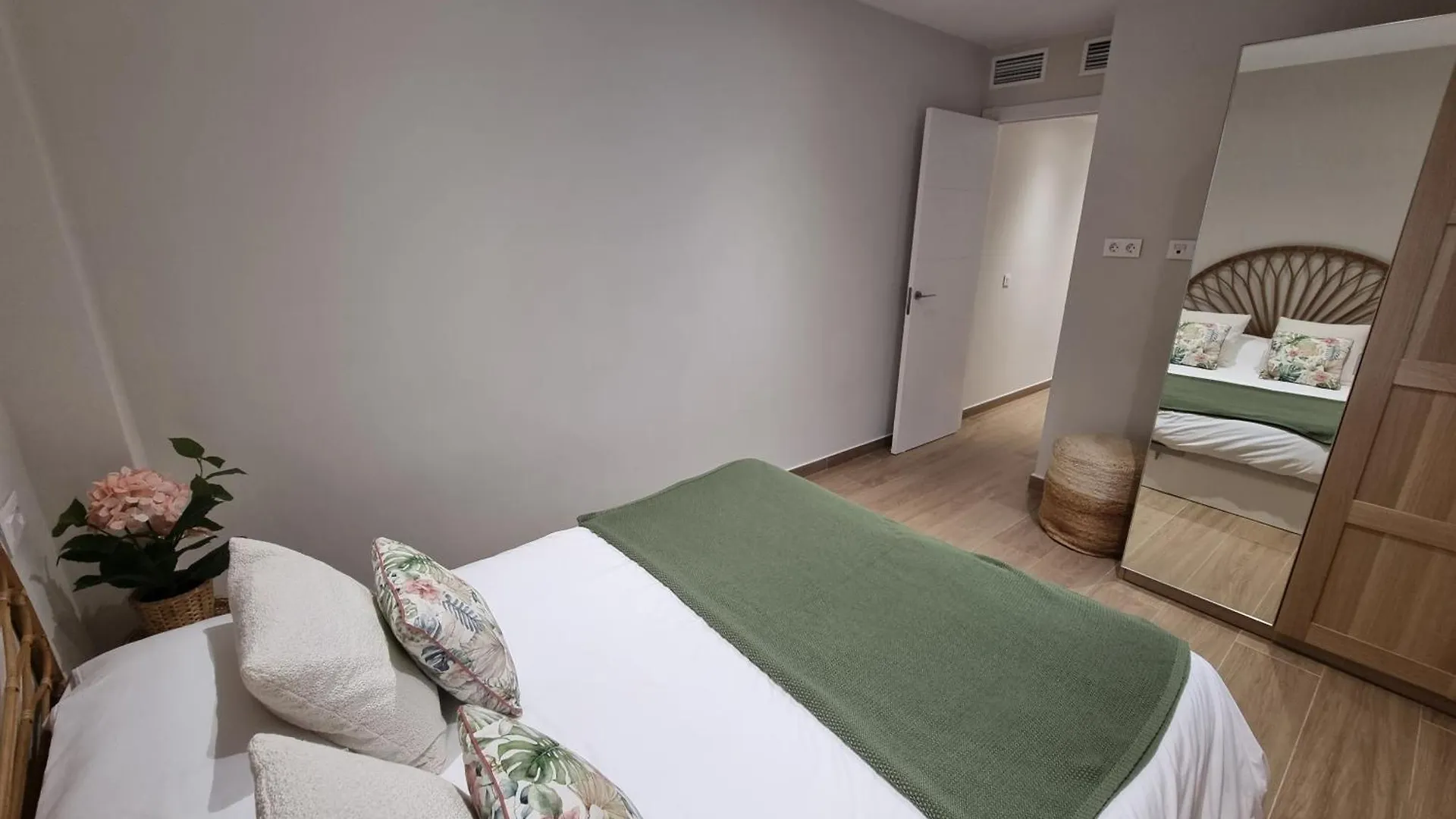 Luna Holidays City Center And Beach Fuengirola 0*,