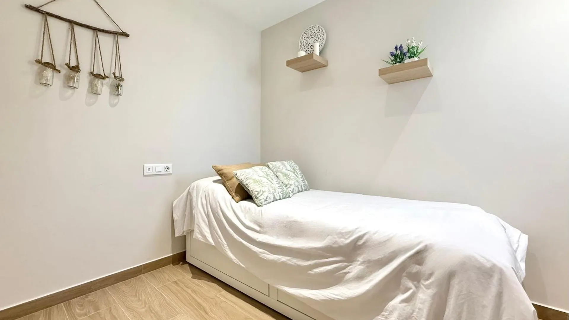 Luna Holidays City Center And Beach 푸엔히롤라 0*,  스페인